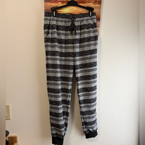 LuLaRoe Pants - Lularoe gray striped Jax jogger pants M medium nwt